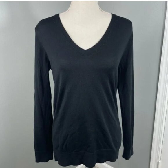 Banana Republic 100% Extra Fine Merino Wool Black V-Neck Sweater Size M - Picture 2 of 7